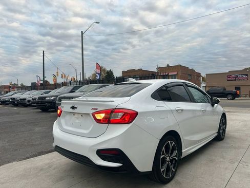 Used 2019 Chevrolet Cruze LT image 3