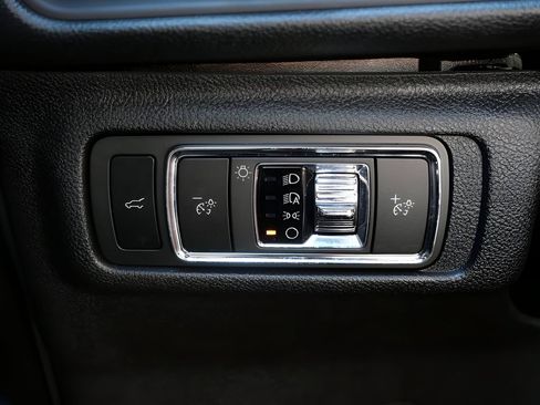 Used 2025 Lincoln Corsair Reserve w/ Equipment Group 202A AWD/4WD image 17
