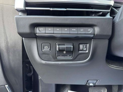 Used 2025 Cadillac Escalade ESV Sport w/ Touring Package image 20