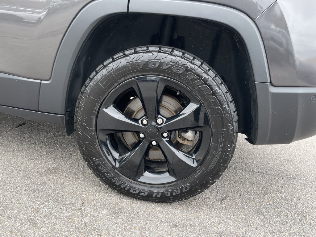 Certified 2023 Jeep Cherokee Altitude Lux w/ Lux Elite Package AWD/4WD image 10