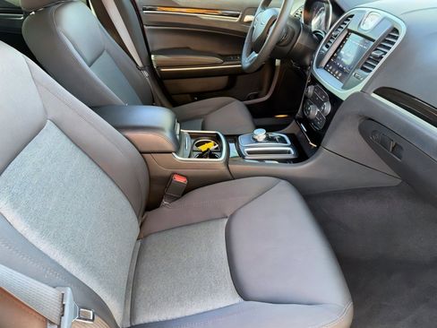 Used 2023 Chrysler 300 Touring w/ Sport Appearance Package image 11