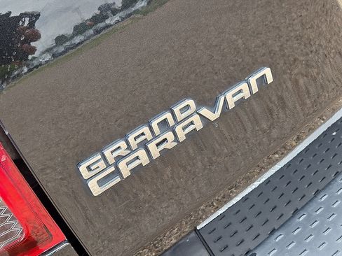 Used 2018 Dodge Grand Caravan SE w/ UConnect Hands-Free Group FWD image 8