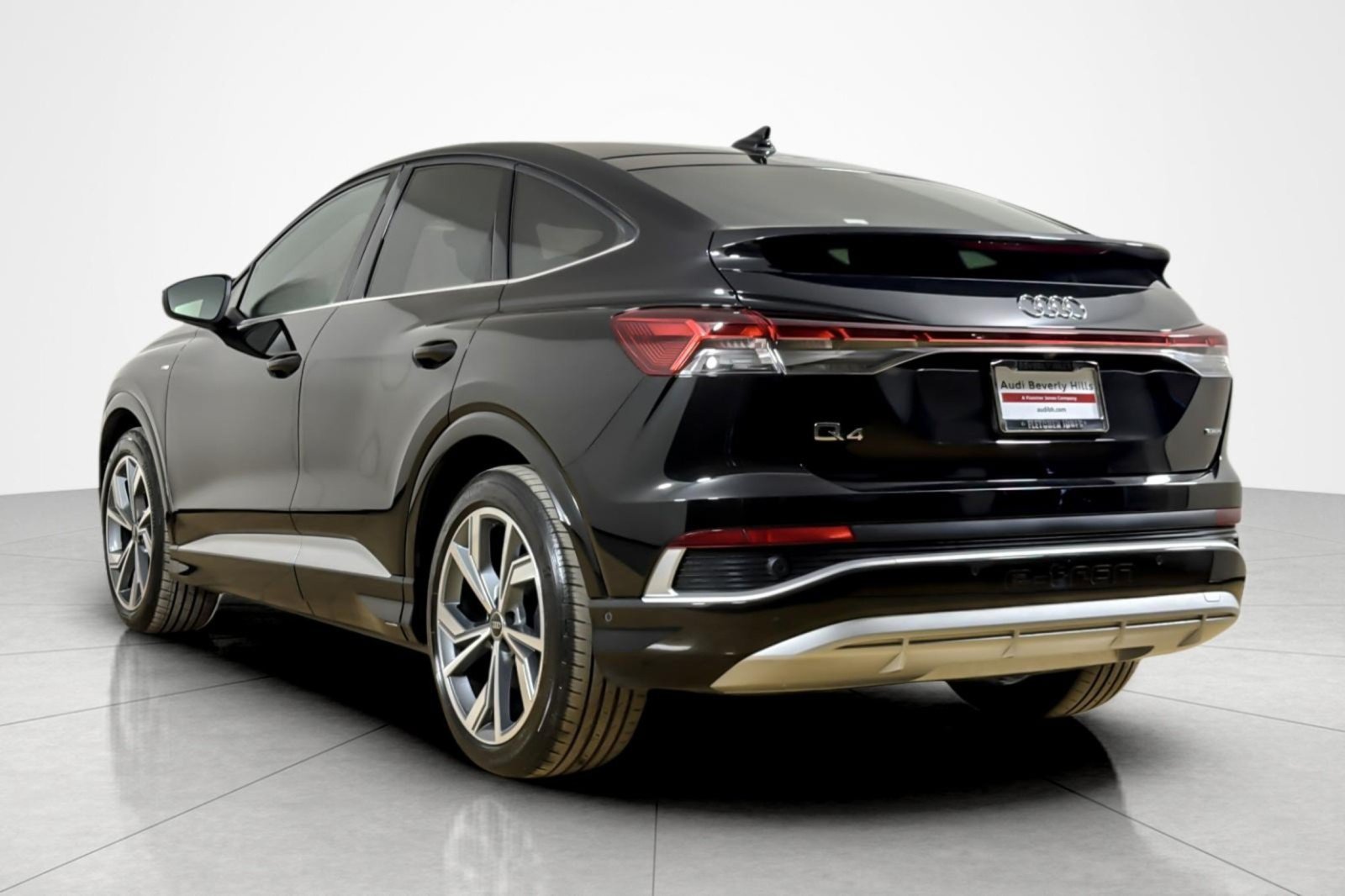 Certified 2024 Audi Q4 e-tron Premium Plus w/ Premium Plus AWD/4WD image 3