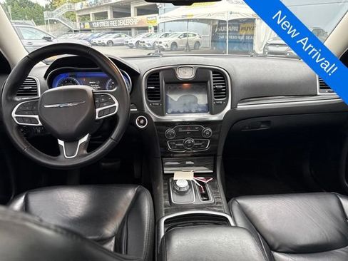 Used 2017 Chrysler 300 Touring w/ Value Package RWD image 11