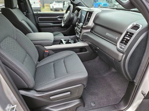 New 2026 RAM 1500 4x4 Crew Cab image 11