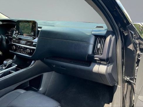 Used 2024 Nissan Pathfinder SV FWD image 27