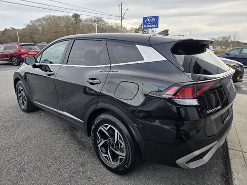 Used 2024 Kia Sportage LX image 8