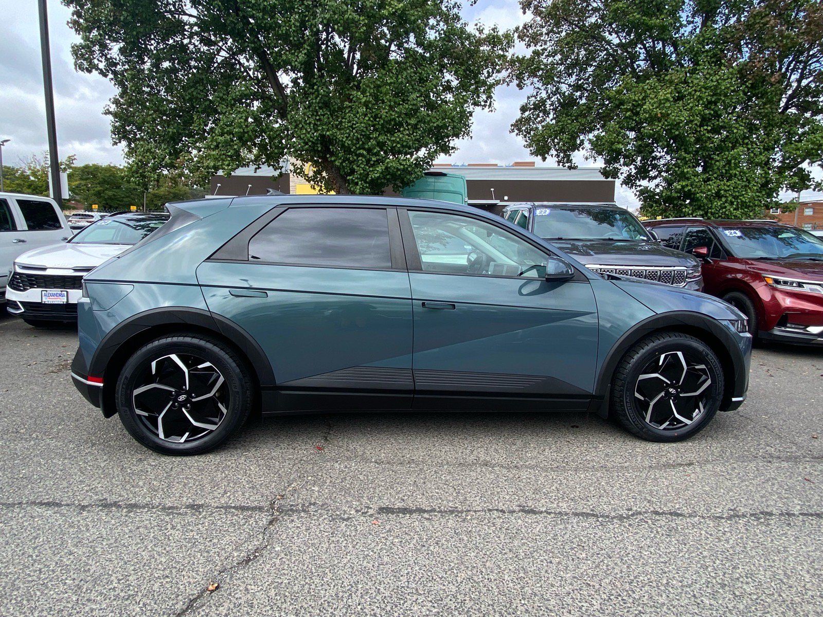 Used 2023 Hyundai Ioniq 5 SEL AWD/4WD image 2