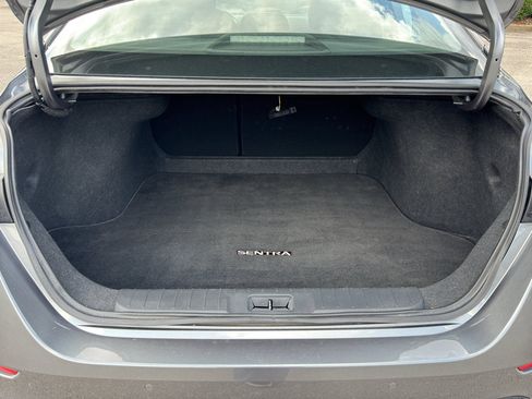 Used 2025 Nissan Sentra SV FWD image 10