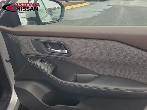 Used 2021 Nissan Rogue SV image 21