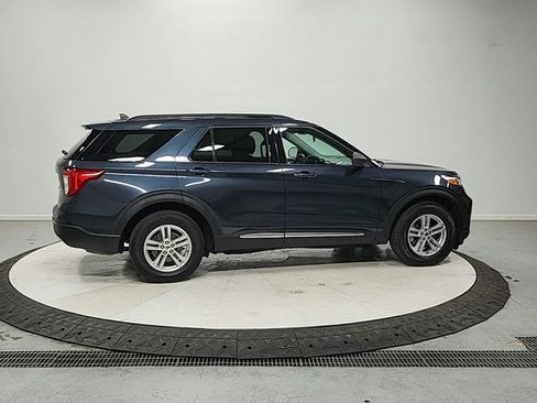 Used 2022 Ford Explorer XLT w/ Equipment Group 202A AWD/4WD image 8