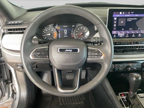 Used 2024 Jeep Compass Latitude AWD/4WD image 12