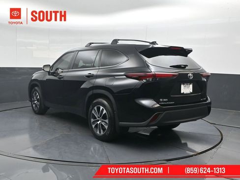 Used 2024 Toyota Highlander XLE image 8
