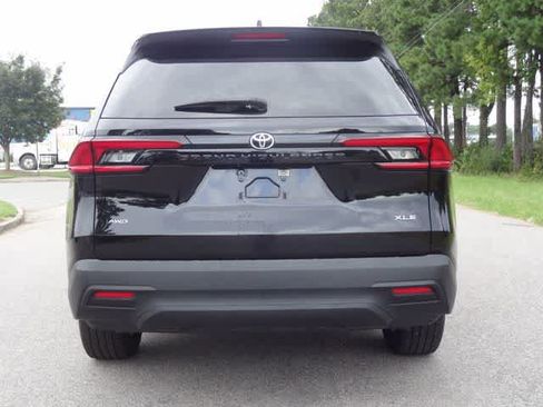 Used 2025 Toyota Grand Highlander AWD image 3