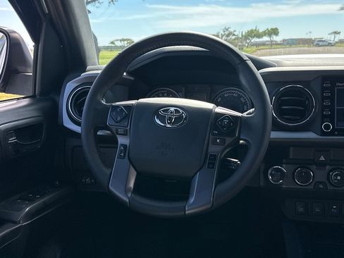 Used 2020 Toyota Tacoma TRD Off-Road image 17