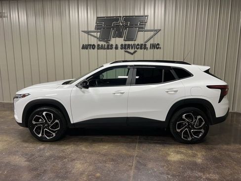 Used 2024 Chevrolet Trax RS w/ Driver Confidence Package image 3