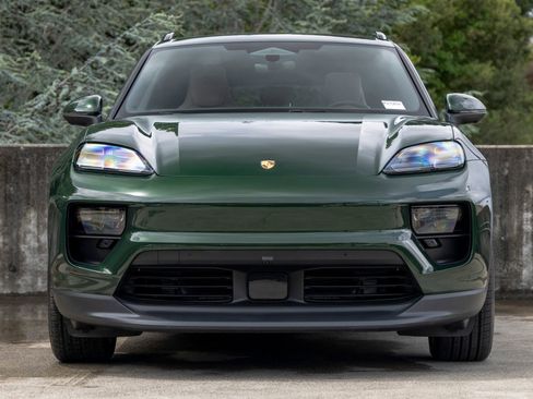 Certified 2025 Porsche Macan 4S Electric AWD/4WD image 8