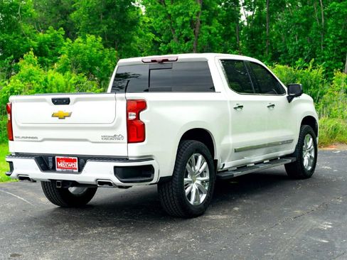 Used 2023 Chevrolet Silverado 1500 High Country w/ High Country Premium Package AWD/4WD image 6