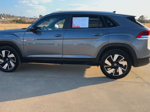 Used 2025 Volkswagen Atlas Cross Sport SE FWD image 6