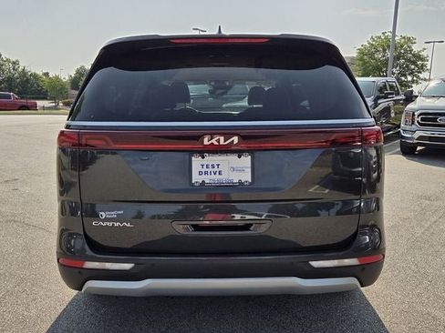 Used 2024 Kia Carnival LX FWD image 8