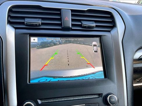 Used 2017 Ford Fusion SE w/ Equipment Group 201A image 22