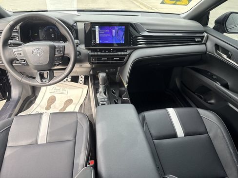 Used 2025 Toyota Camry SE image 22
