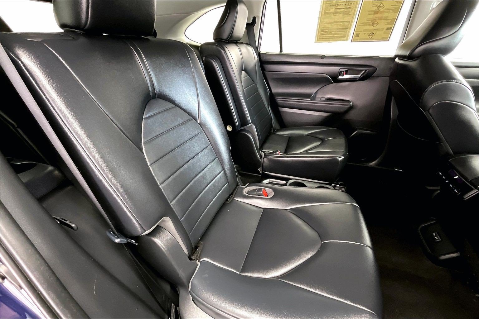 Used 2023 Toyota Highlander XLE AWD/4WD image 19