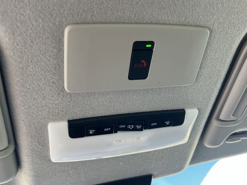 Used 2023 Nissan Kicks SR w/ SR Premium Package image 28