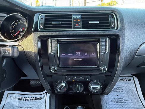 Used 2016 Volkswagen Jetta Sport w/ Lighting Package image 21