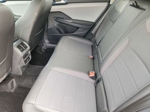 New 2024 Volkswagen Taos SE image 22
