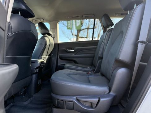 Used 2024 Toyota Grand Highlander Limited image 16