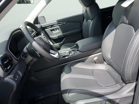 Used 2025 Honda Pilot Touring image 9