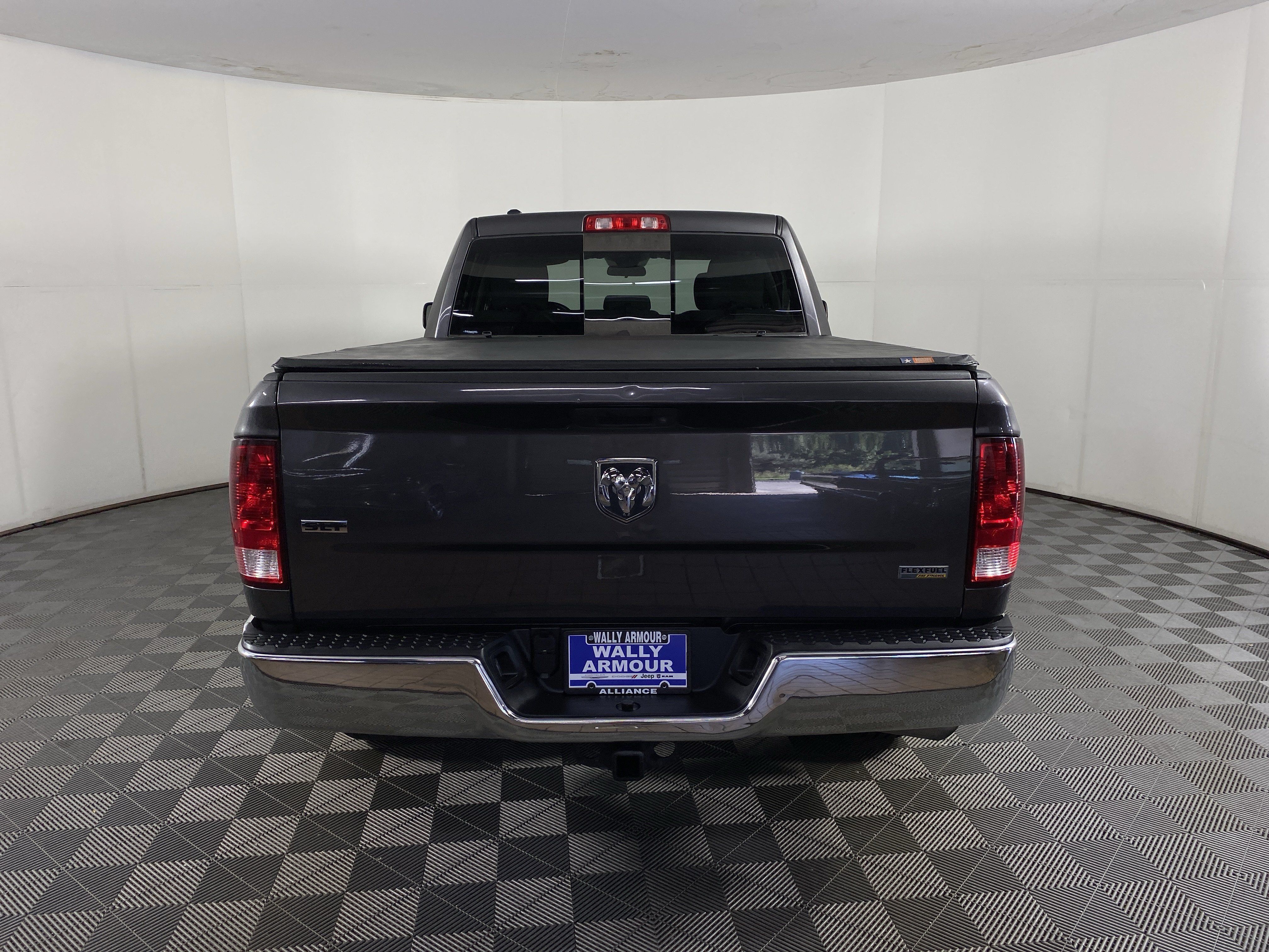 Used 2017 RAM 1500 Classic SLT RWD image 5