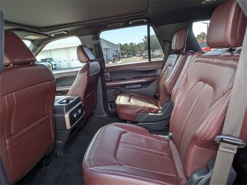 Used 2024 Ford Expedition Limited image 10