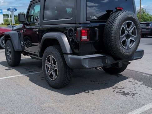 Used 2021 Jeep Wrangler Sport AWD/4WD image 5