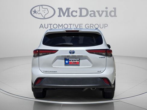 Used 2022 Toyota Highlander XLE FWD image 5