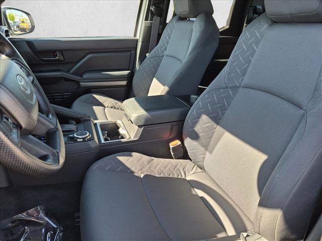 Certified 2025 Toyota Tacoma SR5 AWD/4WD image 16