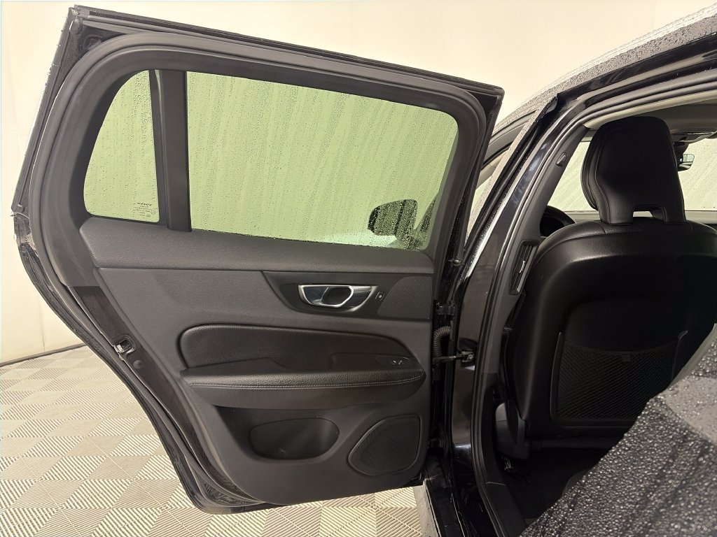 Used 2020 Volvo V60 T5 Cross Country AWD/4WD image 12