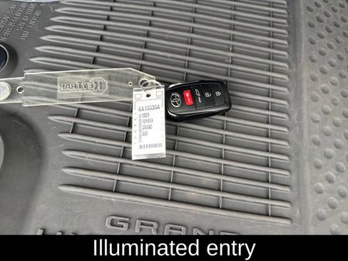 Used 2025 Toyota Grand Highlander AWD Hybrid image 28
