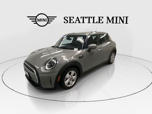 Used 2022 MINI Cooper 4-Door Hardtop FWD image 5