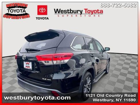 Certified 2017 Toyota Highlander XLE image 6