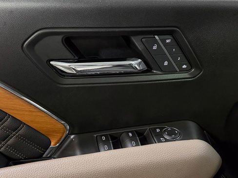 Used 2023 GMC Canyon Denali image 32