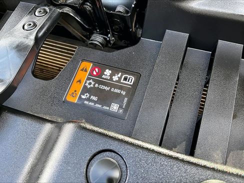 Certified 2025 Chevrolet Silverado 1500 LT RWD image 33