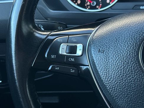 Used 2018 Volkswagen Tiguan SE image 27