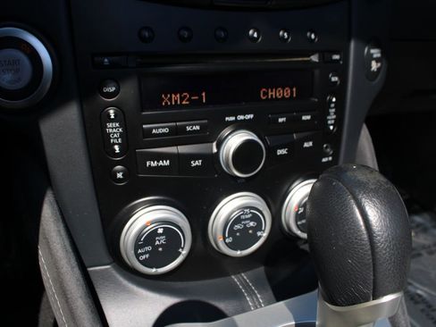 Used 2014 Nissan 370Z Touring RWD image 22