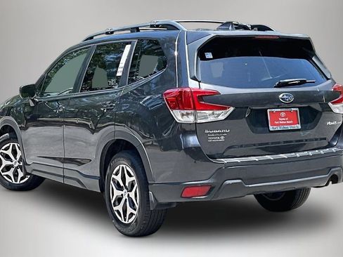Used 2019 Subaru Forester Premium AWD/4WD image 4