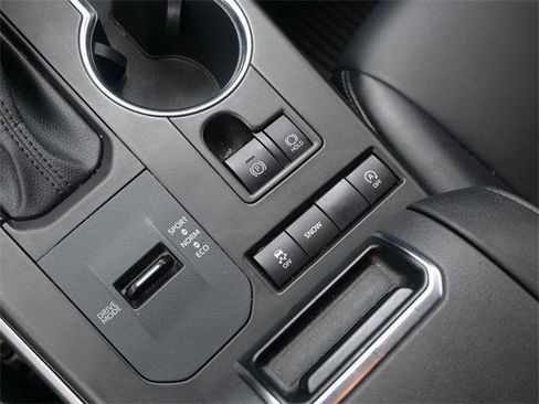 Certified 2021 Toyota Highlander XSE image 3