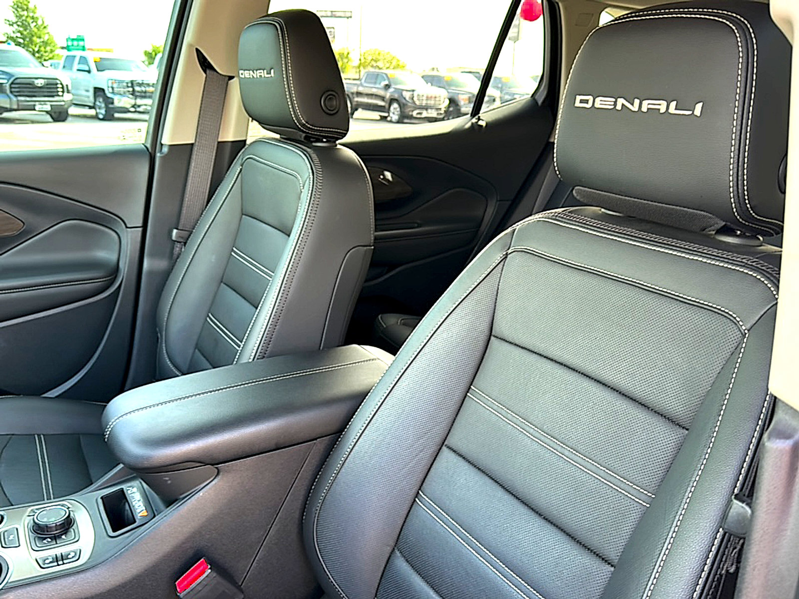 Used 2023 GMC Terrain Denali AWD/4WD image 14