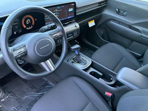 Used 2025 Hyundai Kona SEL FWD image 4