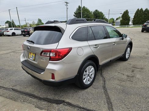 Used 2017 Subaru Outback 2.5i Premium AWD/4WD image 2